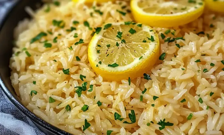 Greek Lemon Rice Recipe (35-Minutes) Greek Lemon Rice Recipe (35-Minutes)